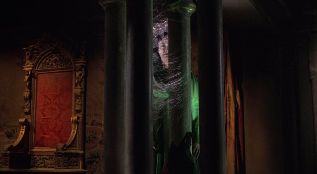 The gorgon behind pillars