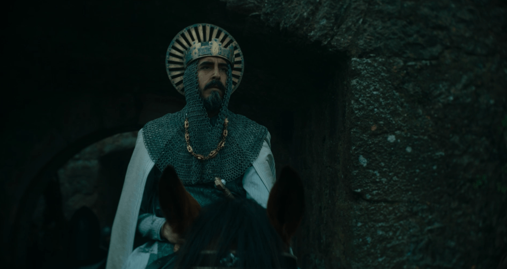 The crowns in this movie feature striking halo-like discs