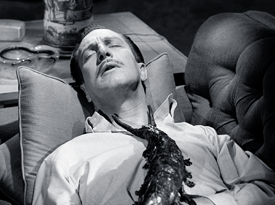 Wake up, Vincent, it's going for your neck!