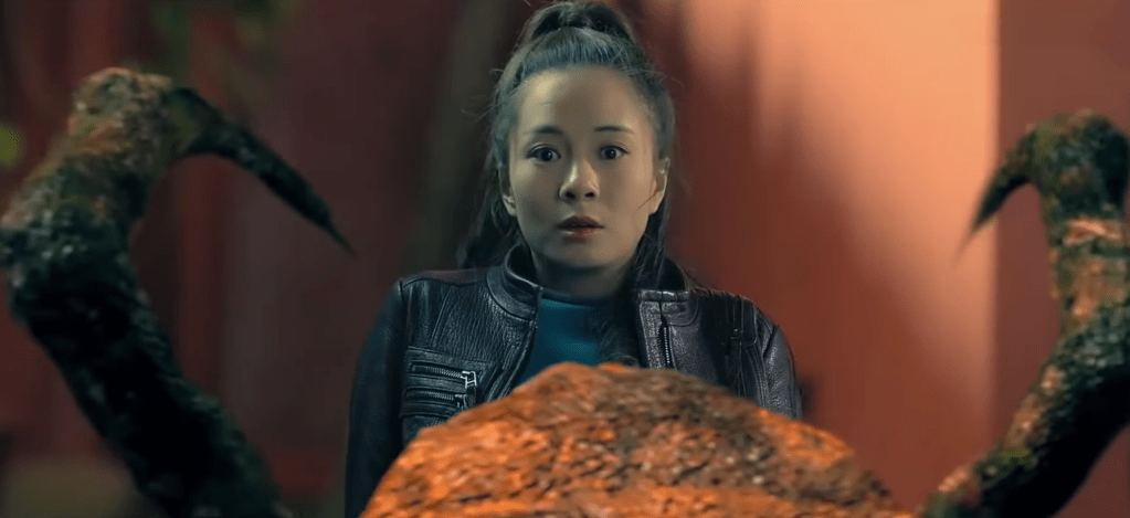 A spider approaches Yifei