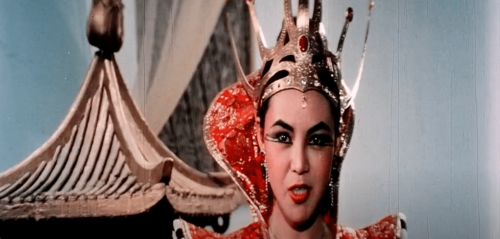 Gi-err pretends to be nice... but she's nasty!