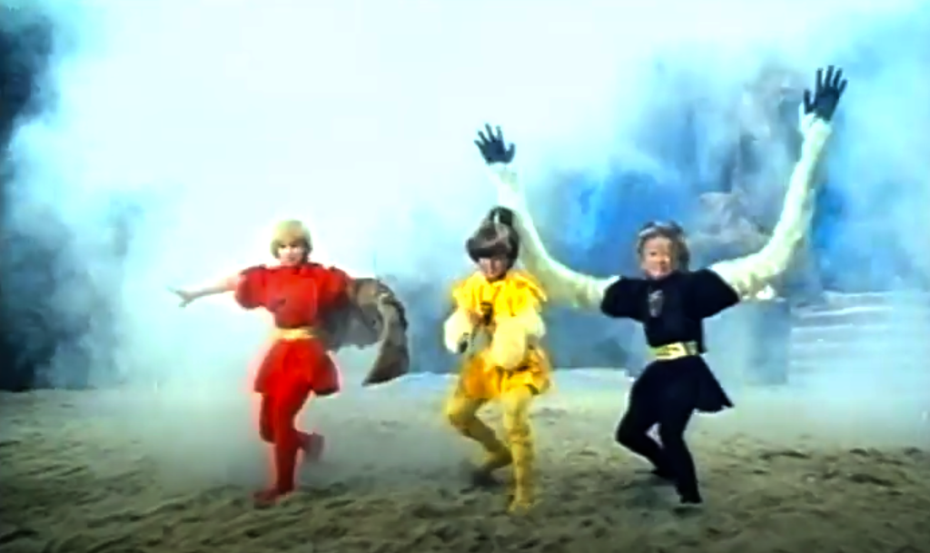 Yes, that one kid does, indeed, have long gibbon arms!