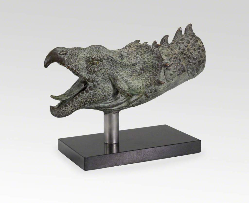 Scylla has a dinosaur-like face