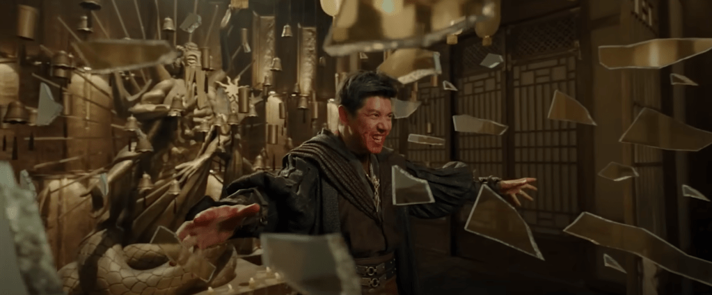 Li Yongshun controls a cloud of glass shards