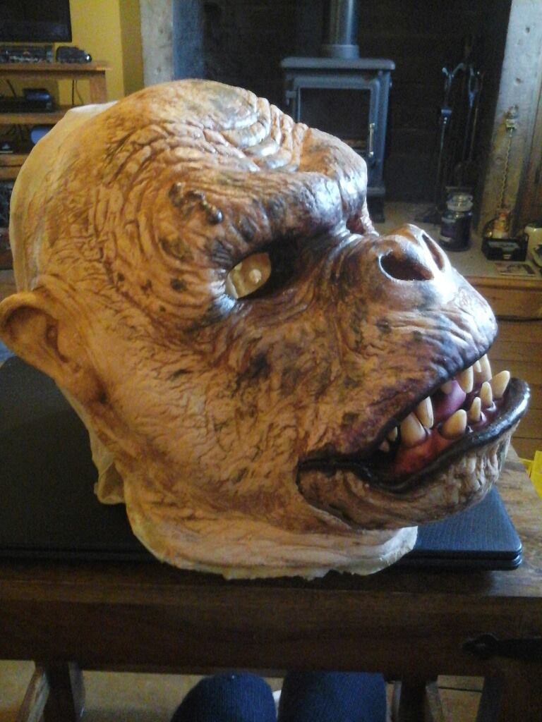 The detailed ape outer face with moveable jaw and lots of skin texture