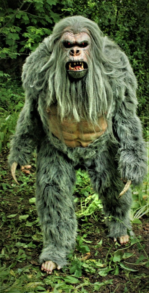 
The Mark 2 man-ape had a long, slashing bony claw on each hand