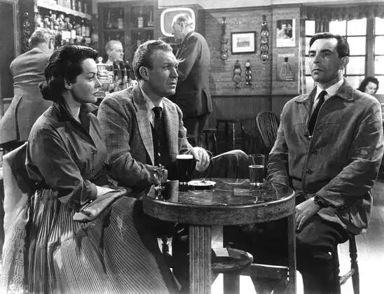 There are a few pub scenes in this movie