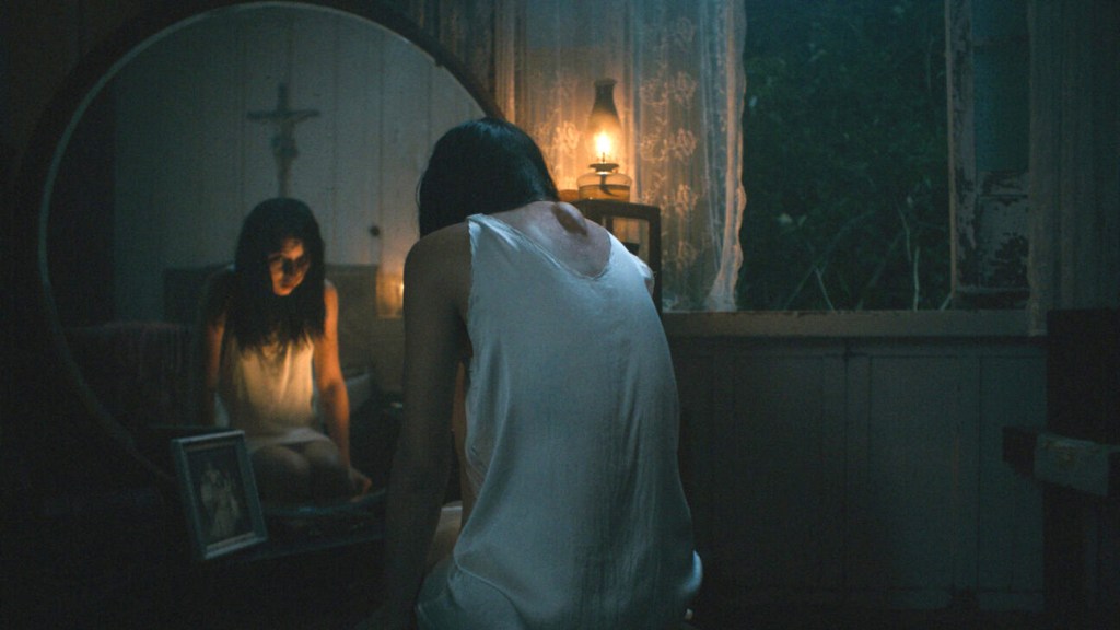 A cyst develops on the mother’s back