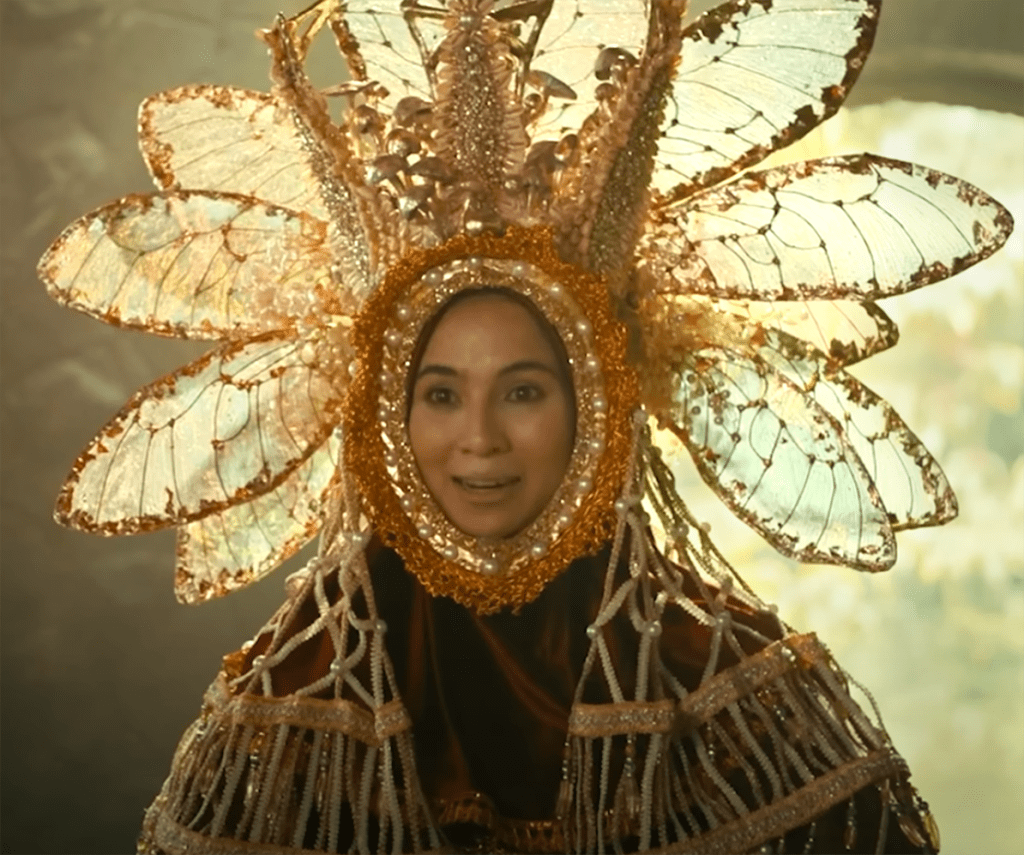 She's rockin' a pretty cool headdress! 