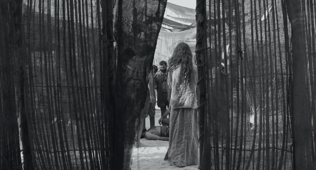 One of the hunters dies from a wound suffered during a fishing trip: it can be dangerous capturing Sea Maidens